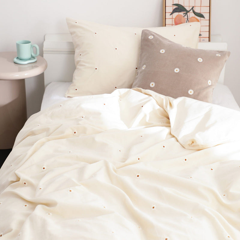 Daisy Embroidery Pillowcase 700X500 Ivory