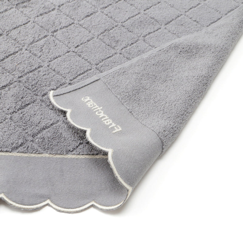 Antibacterial And Deodorizing Quilted Scallop Bath Towel, Grey