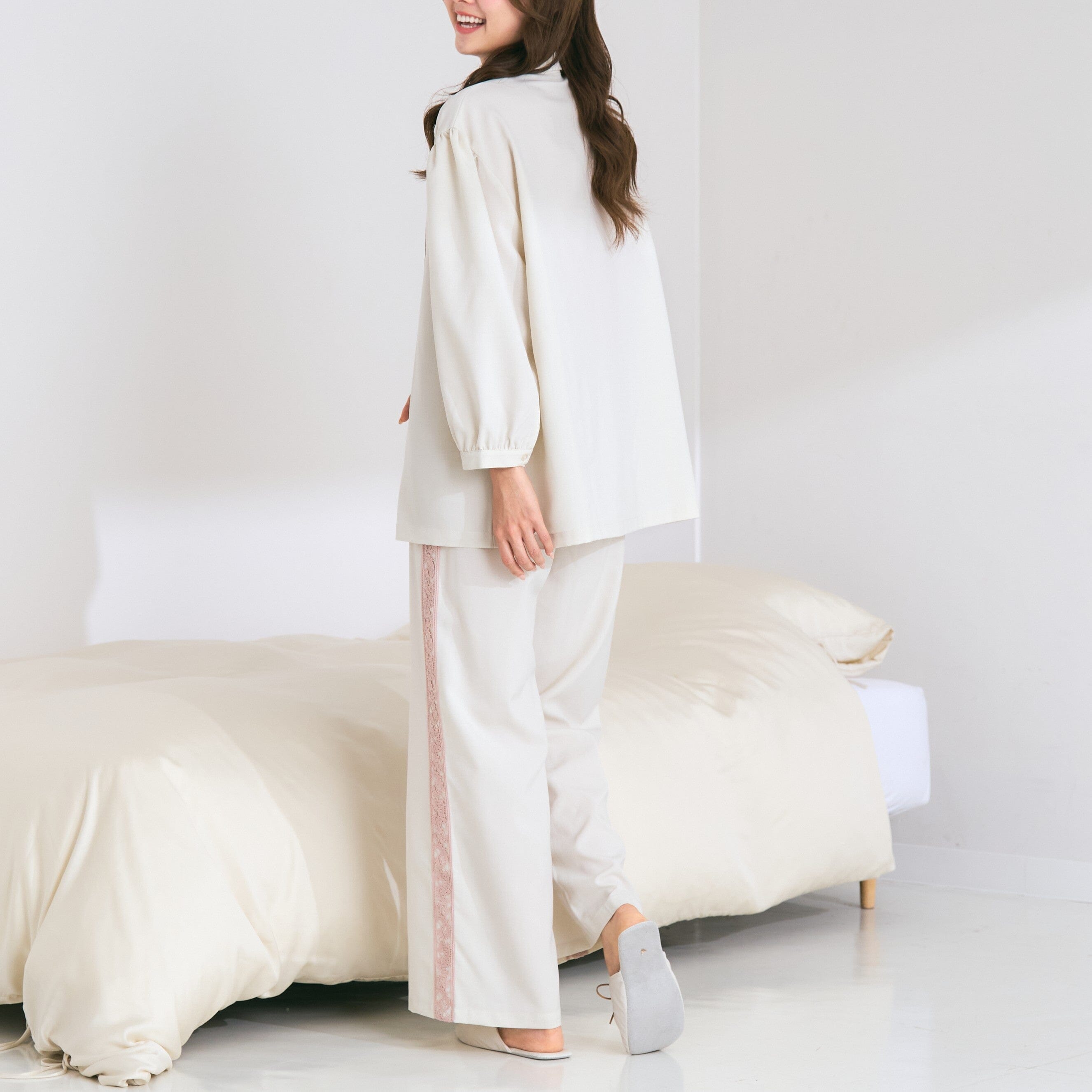 Temperature Control Lace Line Pajama Ivory