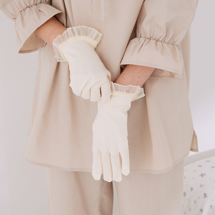 Moist Night Gloves Ivory