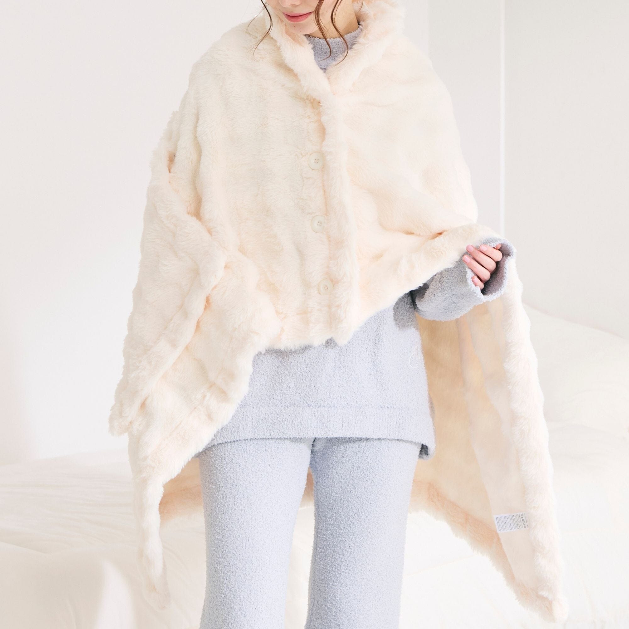 Eco Fur 4Way Poncho Size L Ivory