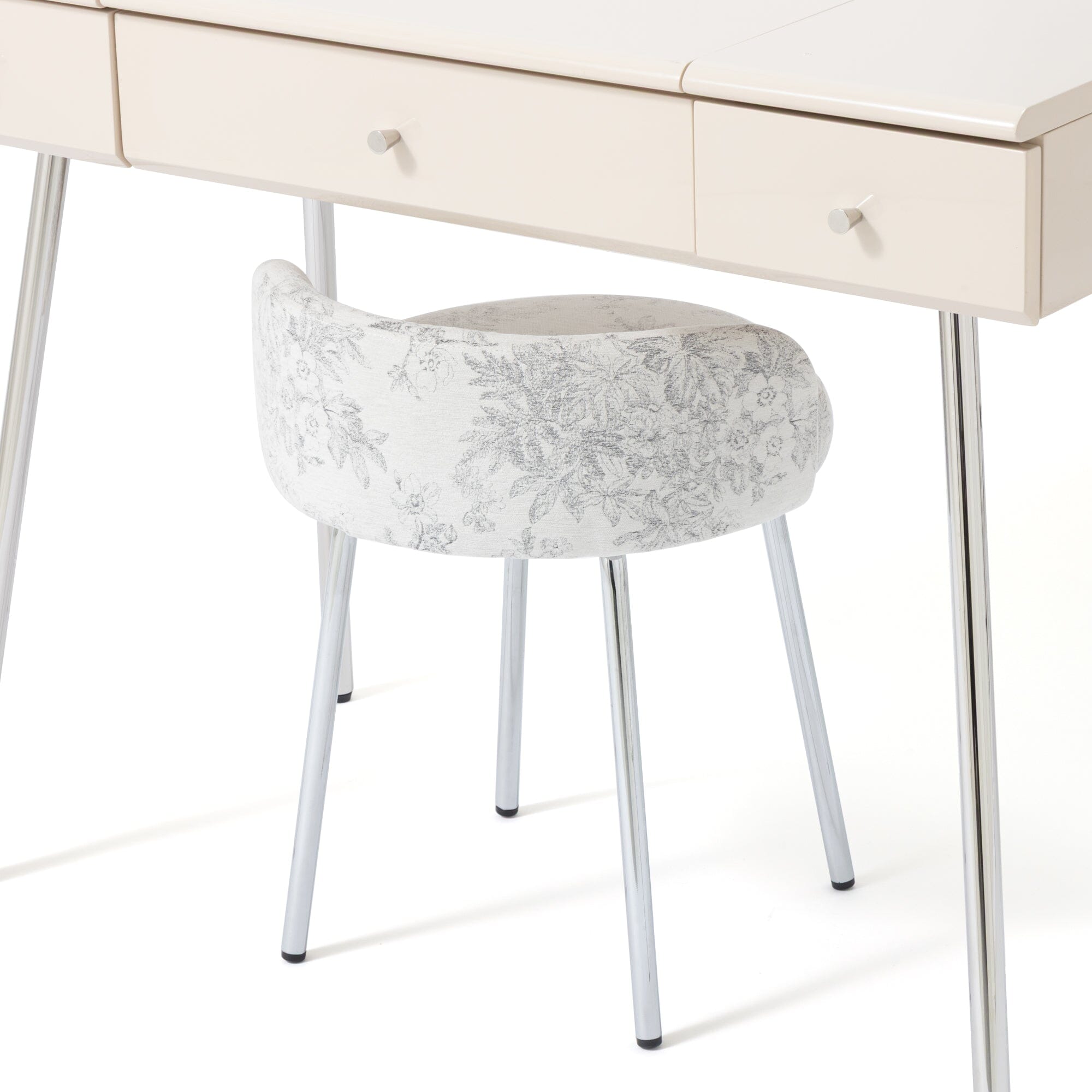 Plumor Stool Flower White X Silver