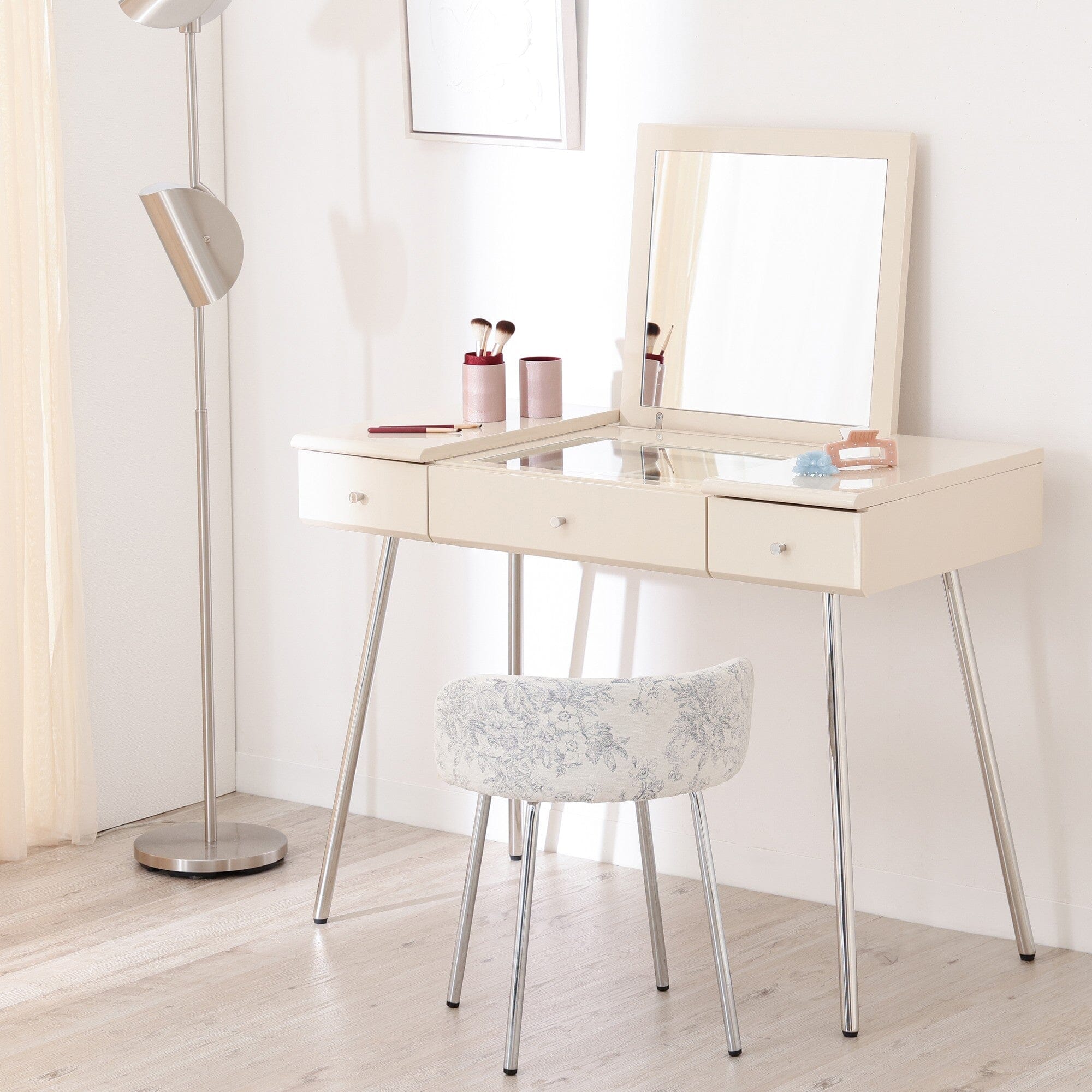Plumor Stool Flower White X Silver