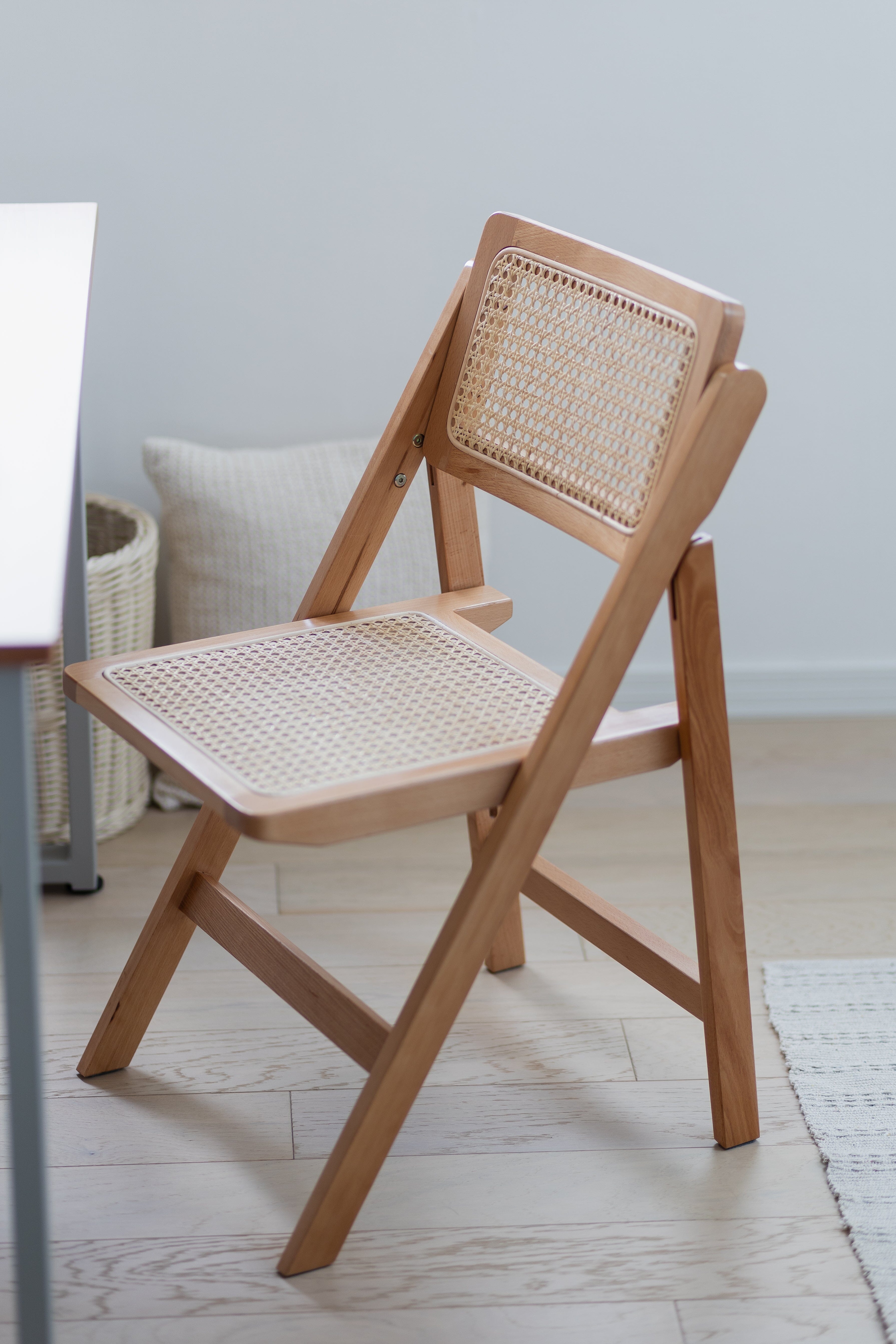 Amu Folding Chair