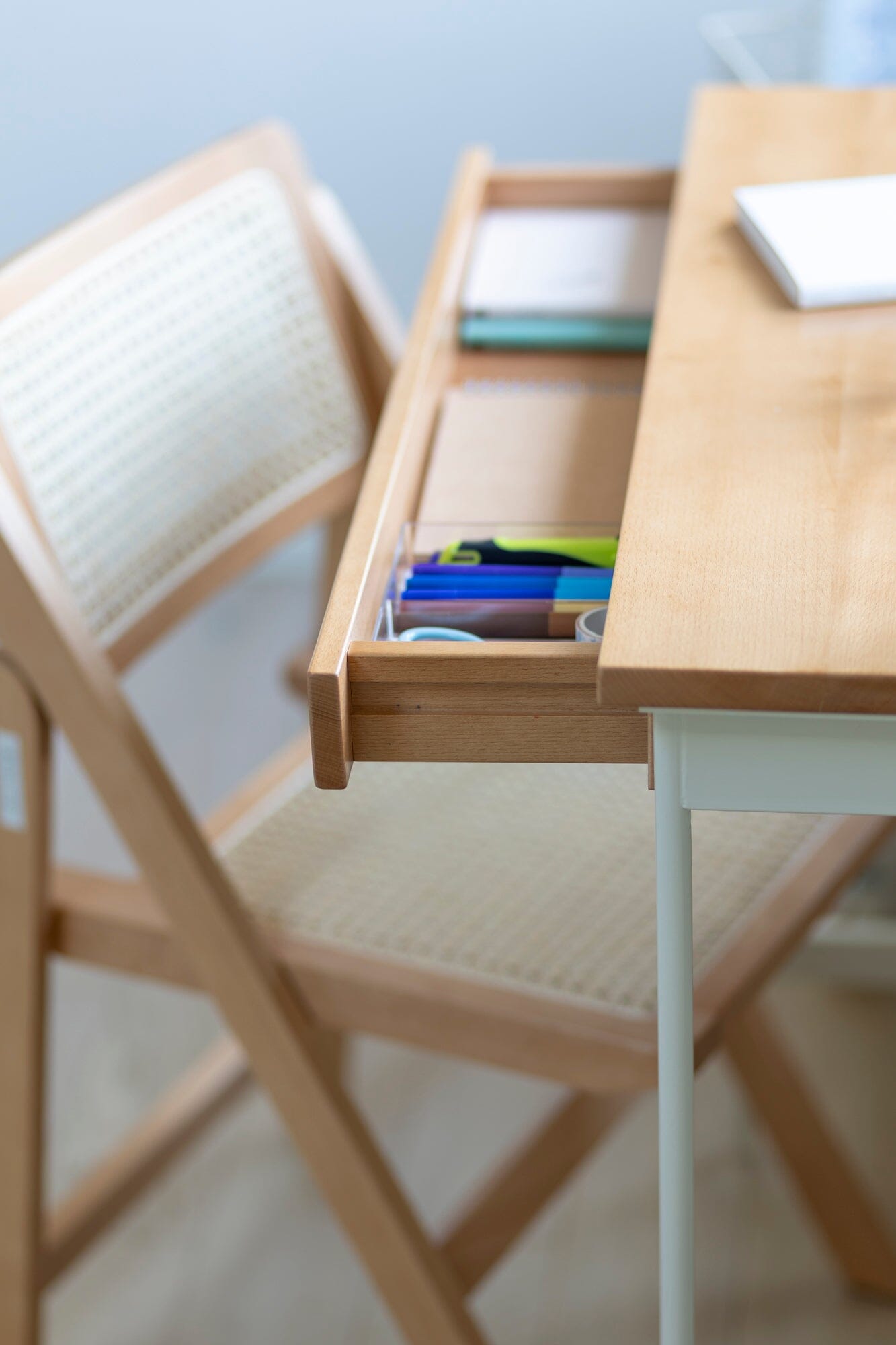 Liv Desk