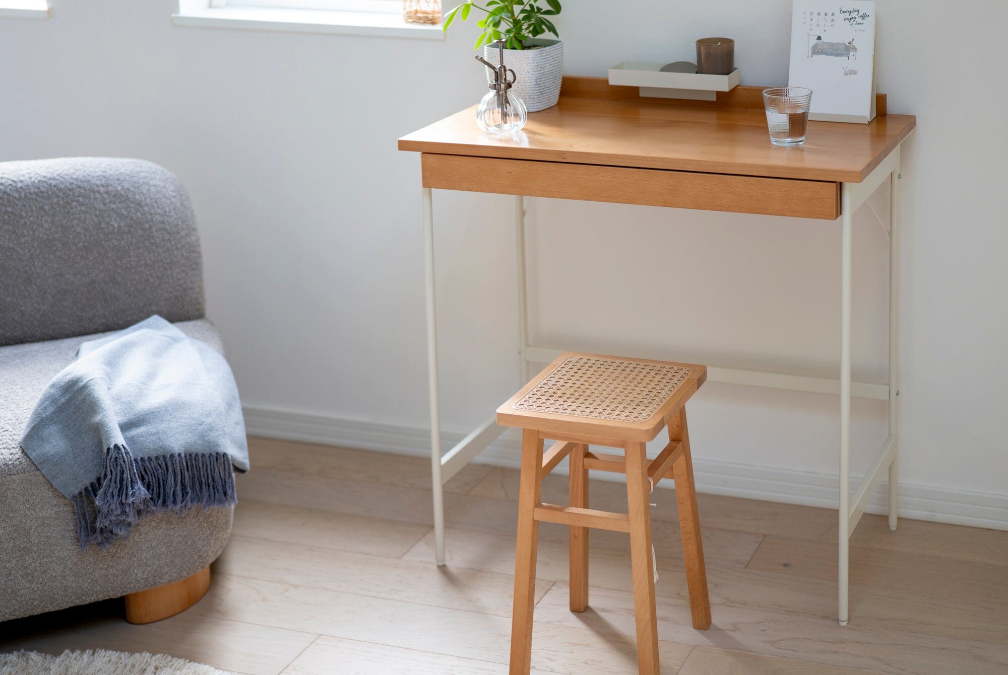 Liv Desk